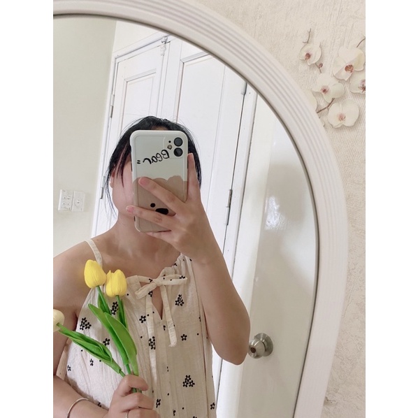 Váy yếm thiết kế hoa nhí