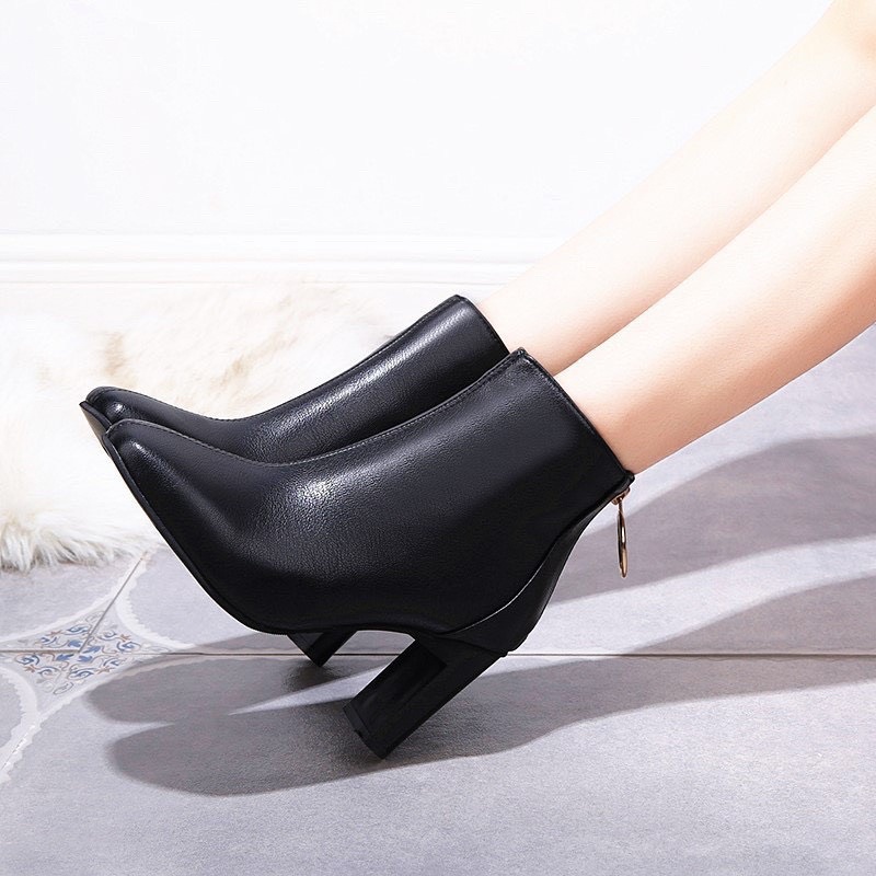Bốt nữ da lì cổ tròn khóa sau 7cm sang chảnh