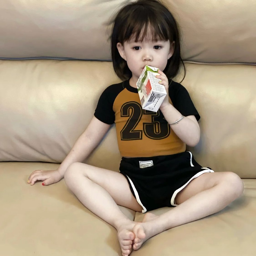 Set Áo Thun Ngắn Tay Và Quần Short Thể Thao Phong Cách Hàn Quốc Cho Bé Gái