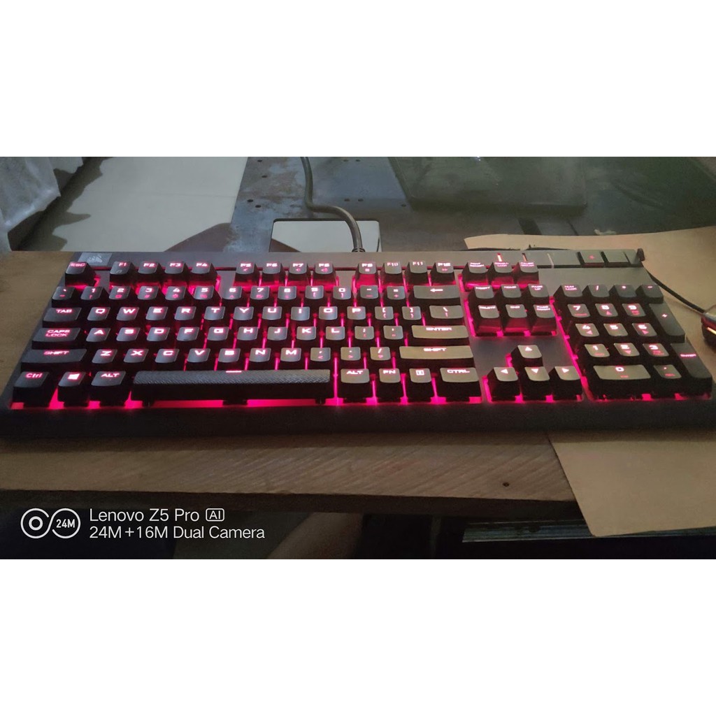 Bàn phím cơ Corsair Strafe MX Red