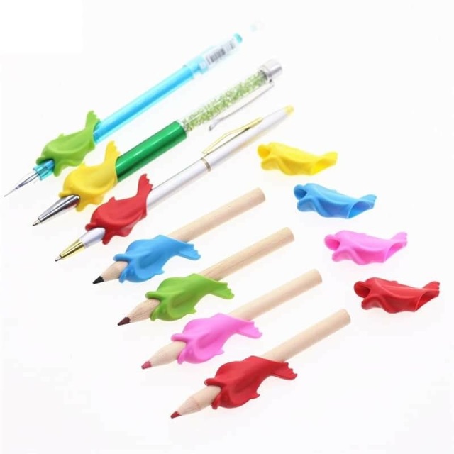Combo 10 con cá đệm cầm bút giúp bé tập viết đúng cách