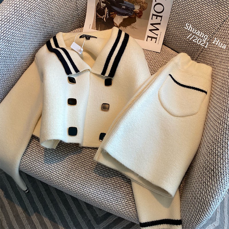 Set váy trắng cổ viền đen