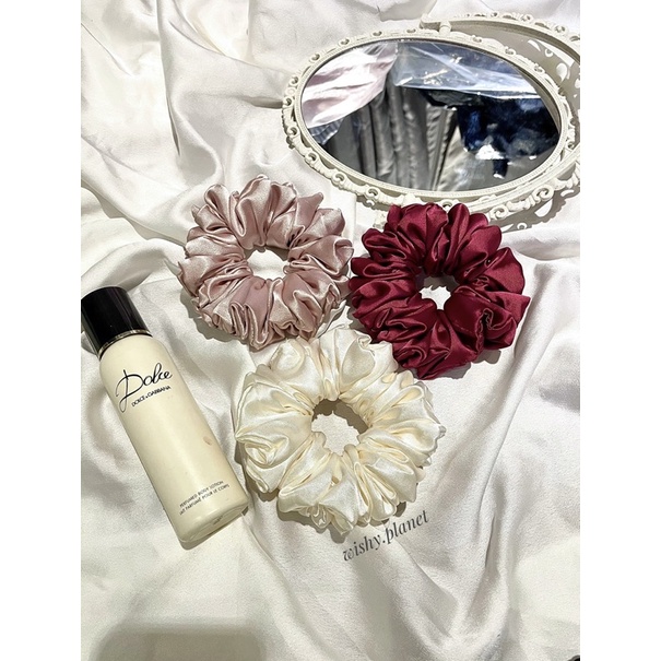 Cột tóc scrunchies lụa của 𝕨𝕚𝕤𝕙𝕪