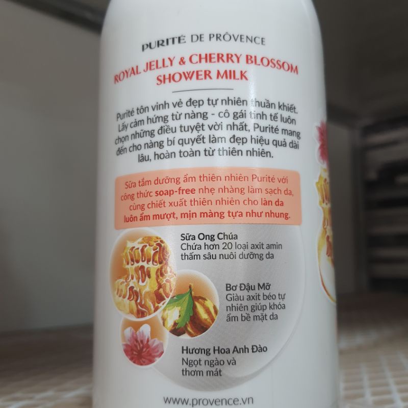 Sữa tắm dưỡng trắng Purité sữa ong chúa và hoa hồng 850ml