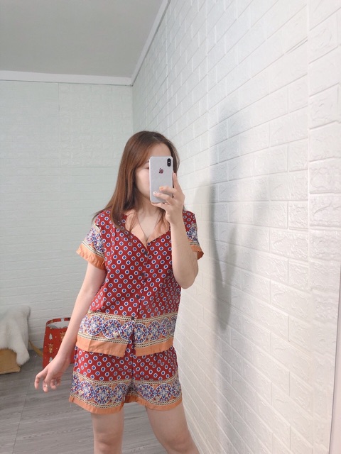 Bộ lụa kẻ họa tiết