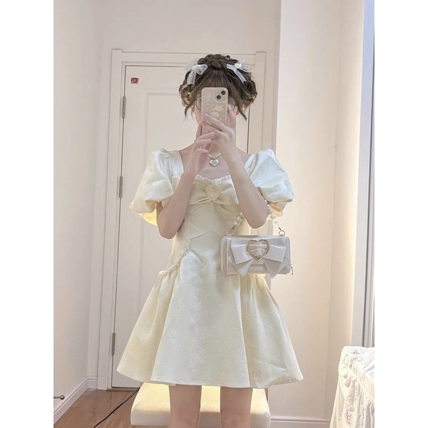 ĐẦM GẤM NƠ NGỰC TRẮNG