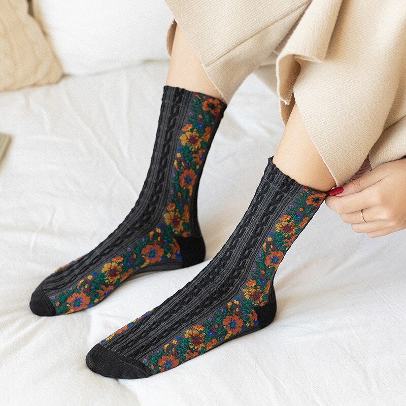 2021 Winter New Retro Women Socks Palace National Style Pattern Printed embroidery Socks Mid-length Personalized Cotton Socks