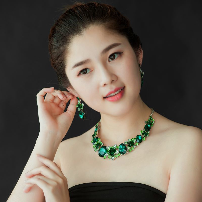 Phong Cách Thời Trang Âu Mỹ Sang Trọng Hoa Màu Pha Lê Lưới Đỏ Dây Chuyền Xương Đòn Nữ Phóng Đại Vòng Cổ Bông Phù Hợp Với Phụ Kiện Váy Dạ Hộis. qDRu