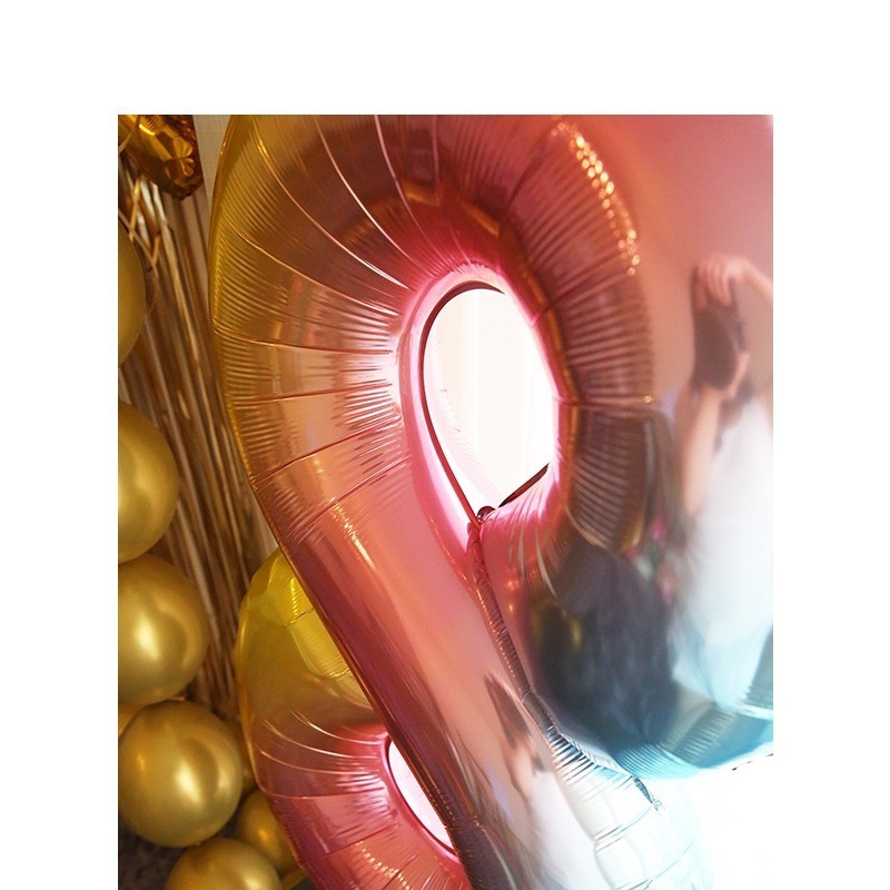 Bong bóng hình số màu gradient độc đáo dùng trang trí