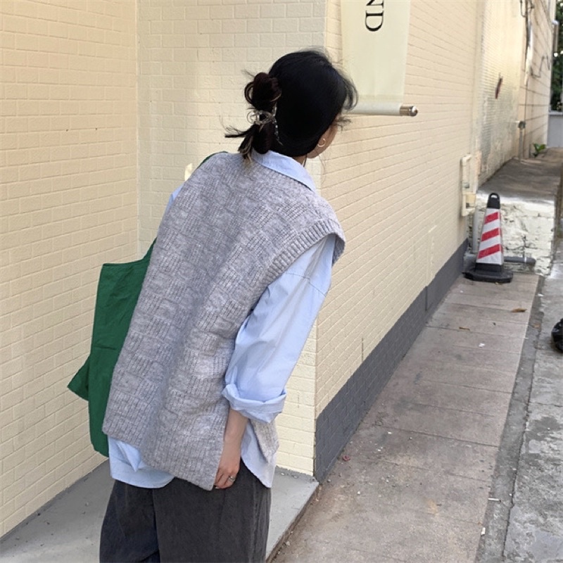 Áo gile len cổ V dáng xuông xẻ tà màu xám/ xanh lá hoạ tiết đan kẻ ô nổi hàn quốc trendy ấm áp xinh xắn