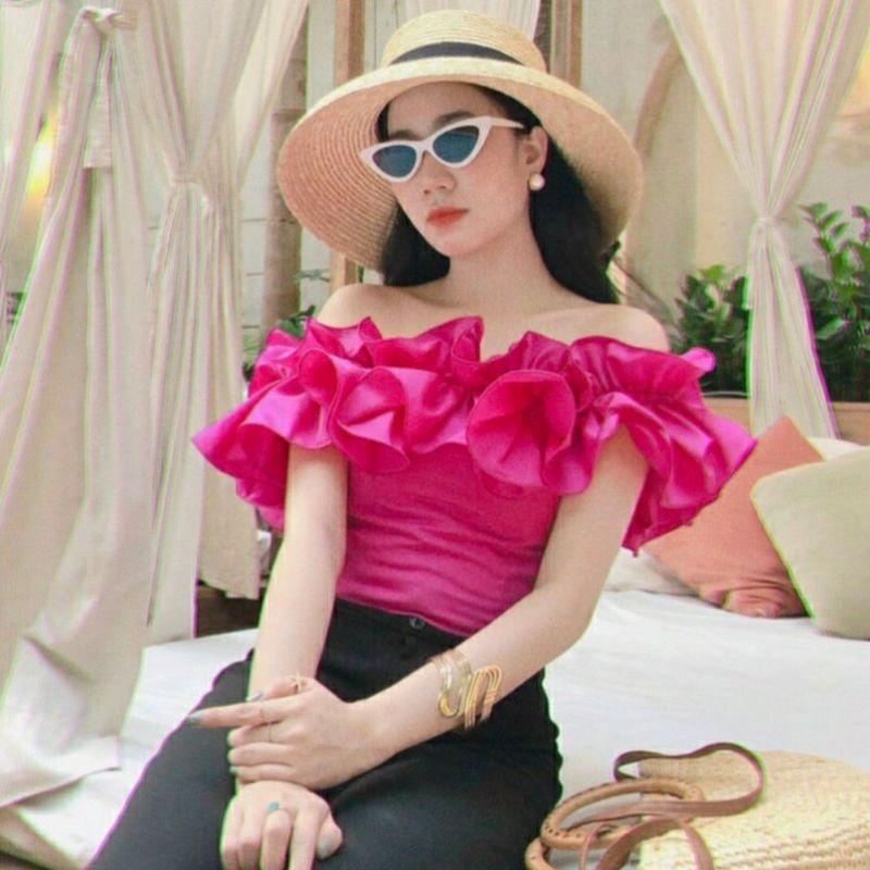 Áo Bẹt Vai Bèo Ngực Sắn Cúp Hot Hit 2 Màu Chất Đẹp Xịn Sò