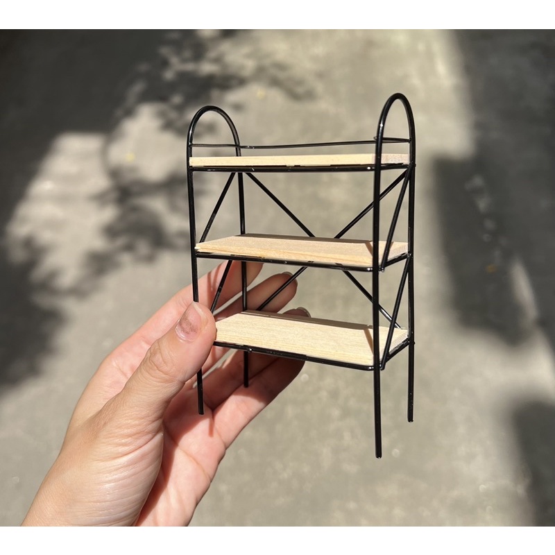 Mô hình kệ sắt để đồ 3 tầng cho búp bê