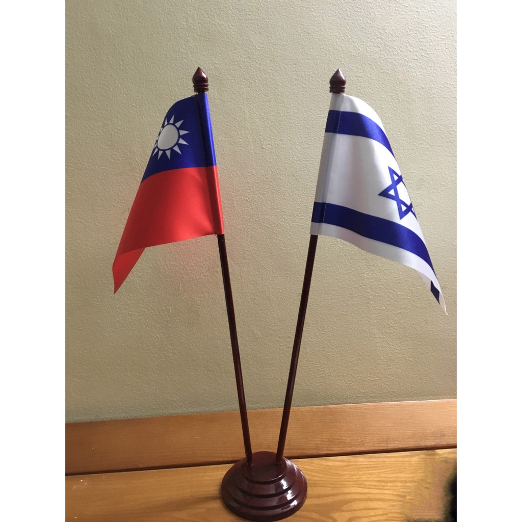 Cờ để bàn đế đôi gỗ