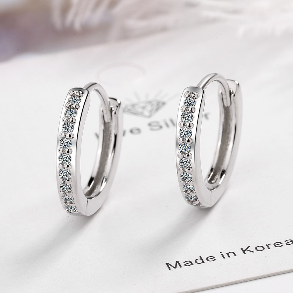 Khuyên tai có khóa gài mạ vàng màu trắng đính toàn đá zircon AAA nhân tạo theo một hàng dành cho bạn nữ