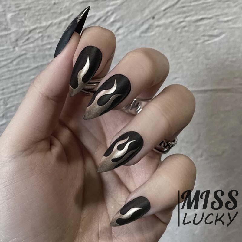 Set 24 Móng Tay Giả Hình Ngọn Lửa Độc Đáo Tiện Lợi