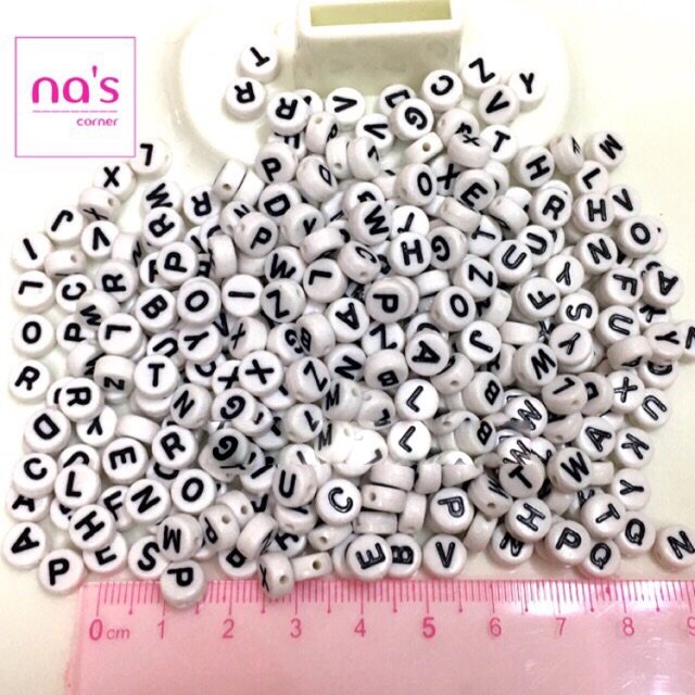 25gr hạt nhựa dẹp in chữ dùng xâu vòng