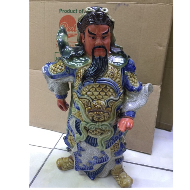 Tượng quan công đứng và ngồi đọc sách
