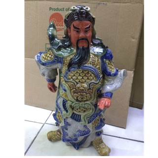 Tượng quan công đứng và ngồi đọc sách