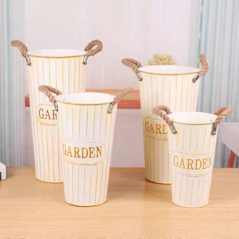 Chậu trồng cây, cắm hoa bằng sắt phong cách Vintage