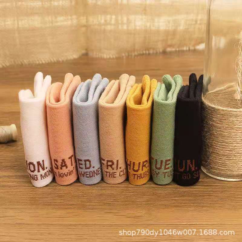 Tất cổ ngắn ngày tháng dễ thương hàng quảng châu không bai xù