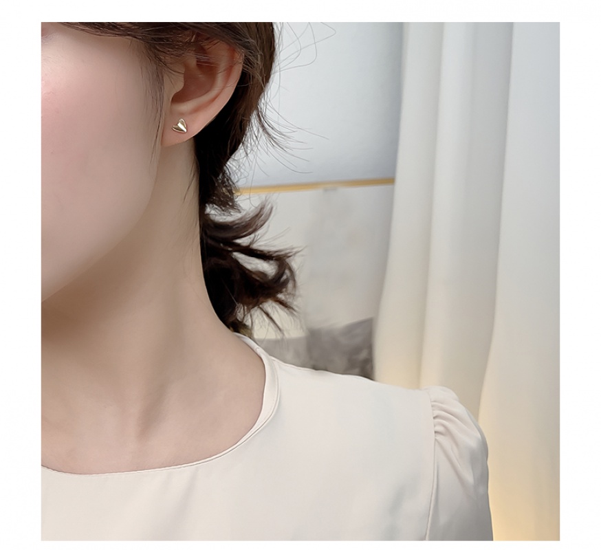 Khuyên tai nữ hình trái tim thời trang