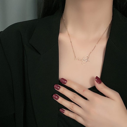 Vòng cổ thép titan phối mặt hình chữ Aubrey thời trang