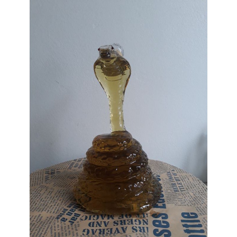 Vỏ chai đựng rượu thủy tinh hình con rắn 1000ml.