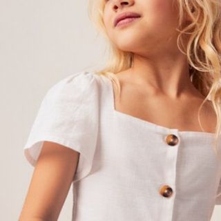 Váy Zara trắng túi hộp, đính nút