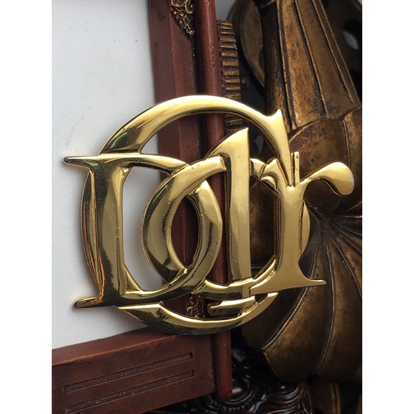 Cài áo vintage Dior- thiết kế logo