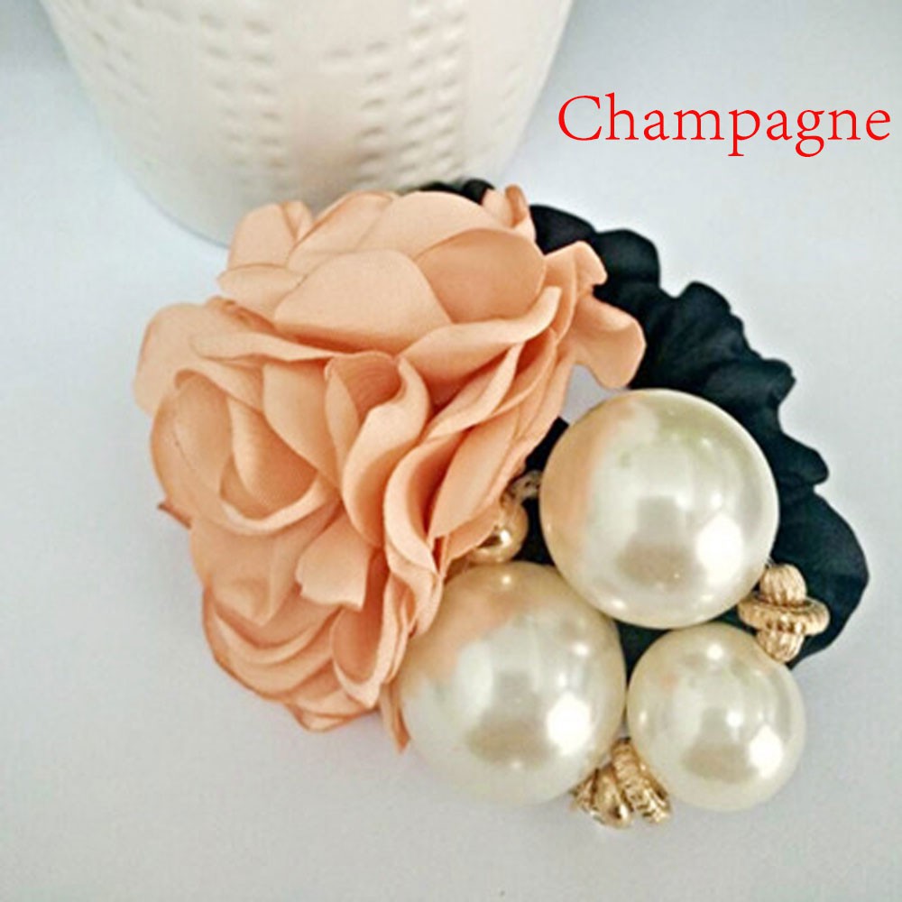 Cột tóc kiểu bông hoa đính ngọc trai nữ tính sang trọng