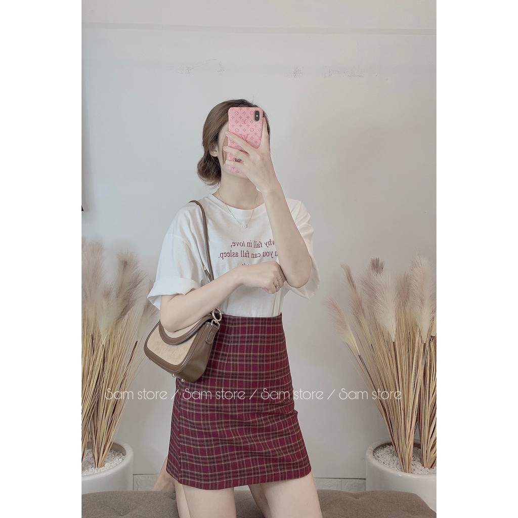 Chân váy kẻ sọc đỏ