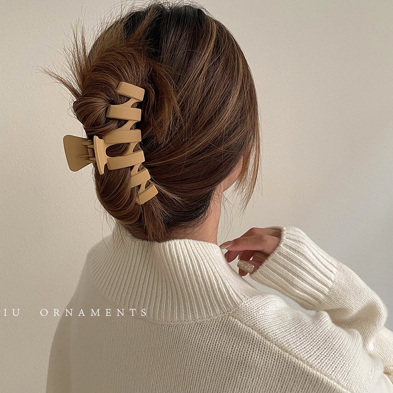 Kẹp Tóc Hình Cá Mập Rỗng Lớn Màu Đỏ Mới Cho Nữ