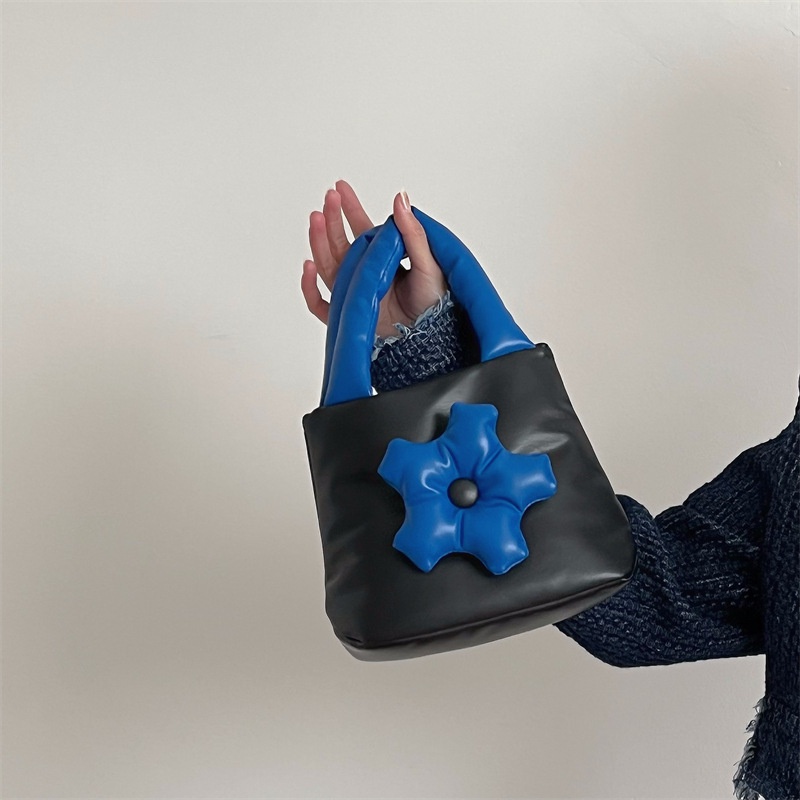 Túi Đeo Chéo Mềm Mại Hình Hoa Nhỏ Màu Xanh Dương Dễ Thương Cho Nữ