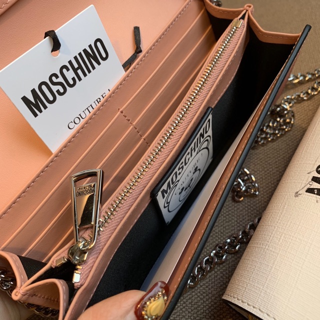 Túi Moschino Safety Pin Teddy Chain Wallet hồng hàng sẵn - hàng chuẩn Authentic sản xuất tại Ý #Made_In_Italy