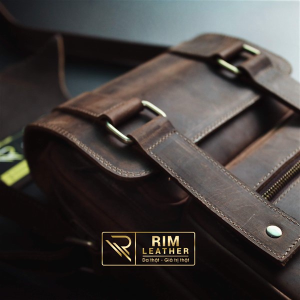 Túi Đeo Chéo Da Bò Sáp Dáng Hộp Đứng Khóa Bấm Giả Cài