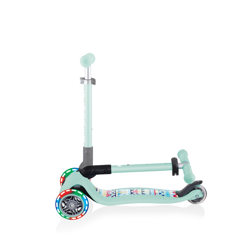 Xe trượt scooter 3 bánh gấp gọn có bánh xe phát sáng Globber Junior Fantasy từ 2-6 tuổi - Xanh Mint có họa tiết