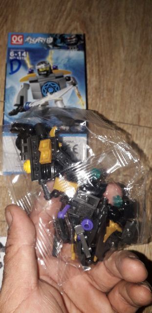 Lắp ráp 1 hộp LegoNinja giáp sĩ 651 có nhiều chi tiết bằng nhựa ABS