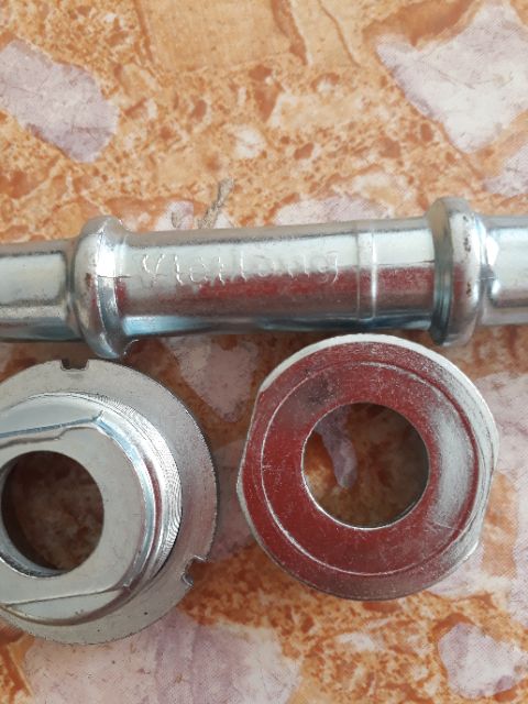 Trục giữa xe đạp