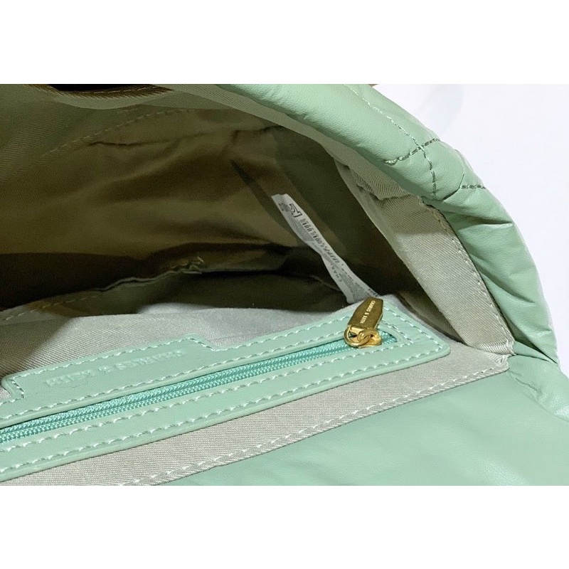 Túi ô trần khoá xoay chất da mới