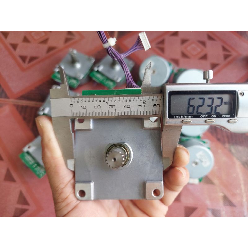 Motor bldc 12v-24V 21.6w,trục 8mm chế quạt.