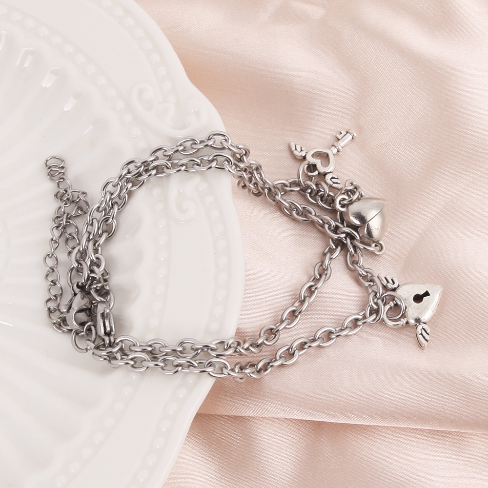 Set 2 Vòng Tay Cặp Nam Châm Hình Trái Tim Cho Cặp Đôi