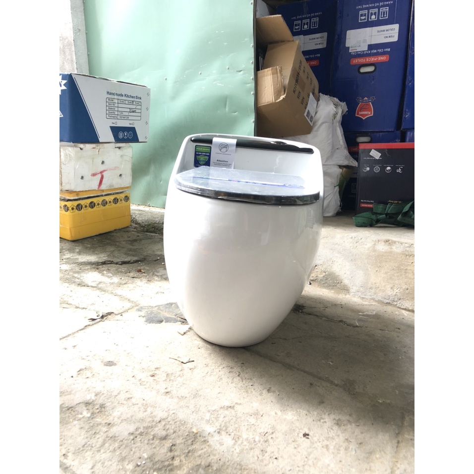 Bồn cầu trứng, bệt trứng, bồn cầu một khối, bệt liền khối 935TNA TRẮNG ĐEN