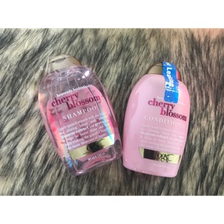 Cặp gội xã Heavenly Hydration Cherry Blossom Shampoo & Conditioner ( bị lỗi vận chuyển nên sale)