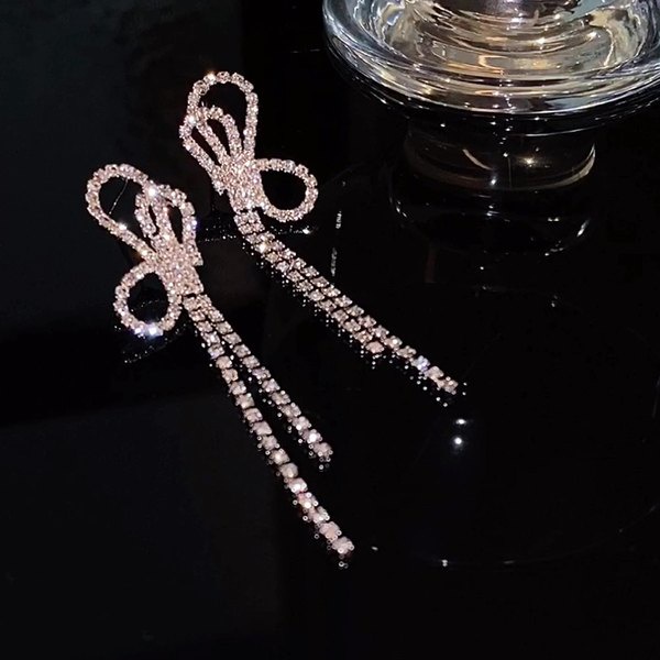 Bông tai đính đá mô phỏng cánh bướm sang trọng BT218