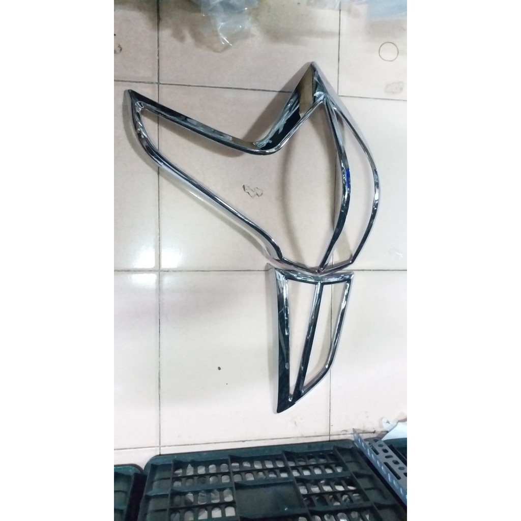 Bộ ốp viền đèn hậu mạ crom xe Mitsubishi Xpander 2018-2021