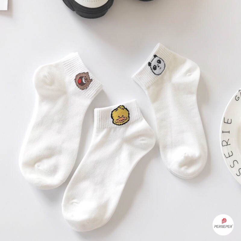 Tất vớ cổ ngắn màu trắng kiểu dáng dễ thương chất liệu thoáng mát, thấm hút mồ hôi