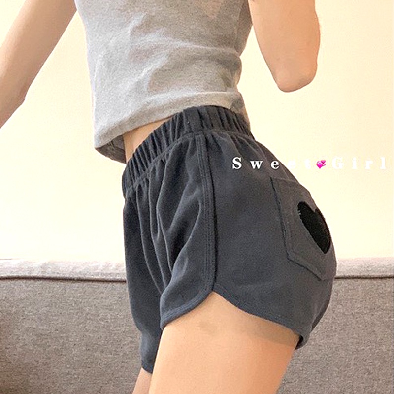 Quần đùi nữ L99, quần short ngắn nữ thêu túi sau hình tim 4 màu cá tính chất liệu cao cấp mềm mịn thoải mái.