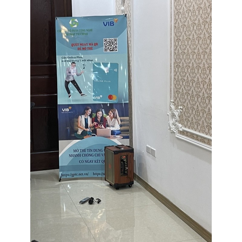 Loa kéo di động BHZ1800 kèm 2 micro cầm tay và 1 mic đeo tai không dây