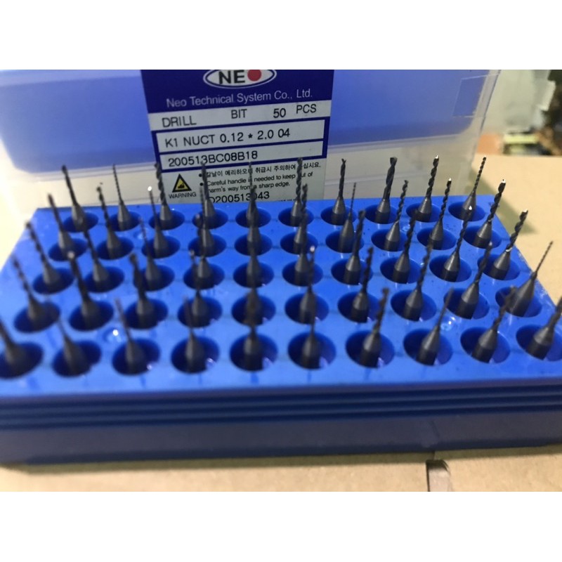 Hộp 50 mũi khoan cnc hàng nội địa nhật thanh lý