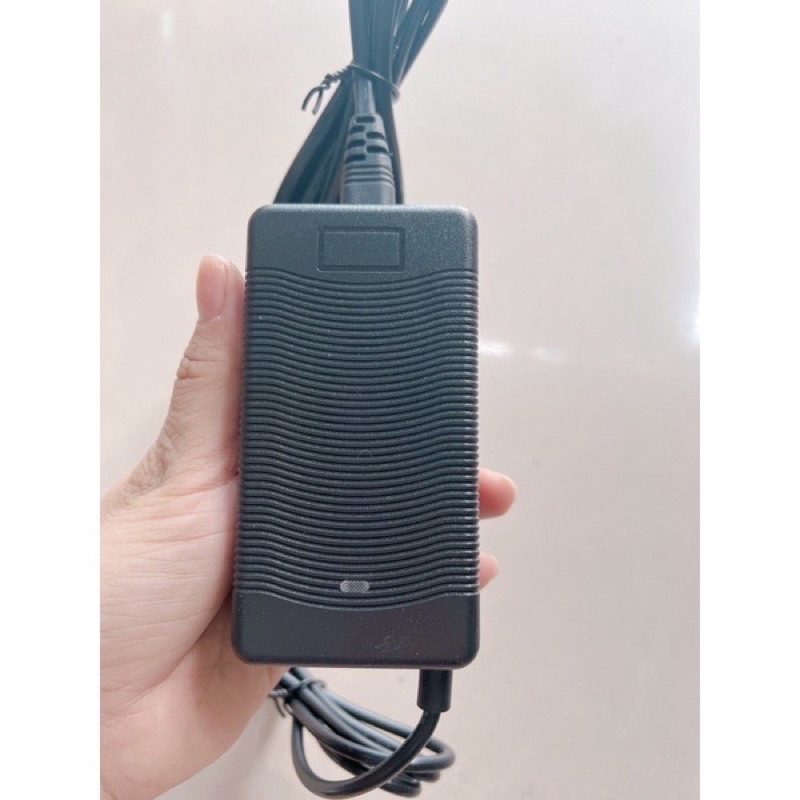 Sạc 21v 2A có quạt